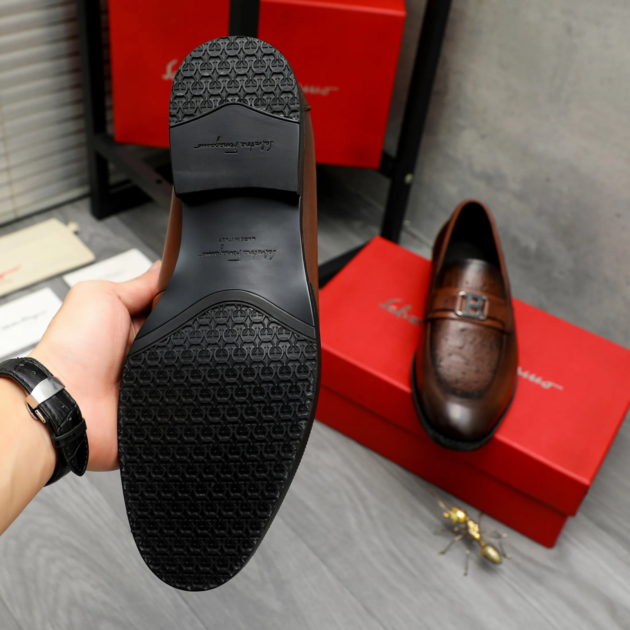 Men's shoes 💰540 Product trademark: Ferragamo "Ferragamo" business casual slip-on leather shoes Regular size: 39-45 (45. Customized, non-returnable) Product materials: Selected color-brushed ostrich pattern cowhide upper, cowhide lining, original outsole